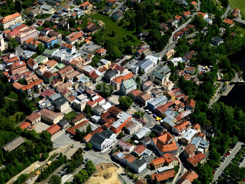 Grafenau von oben - Stadtansicht von Grafenau ( Niederbayern ) im Bundesland Bayern