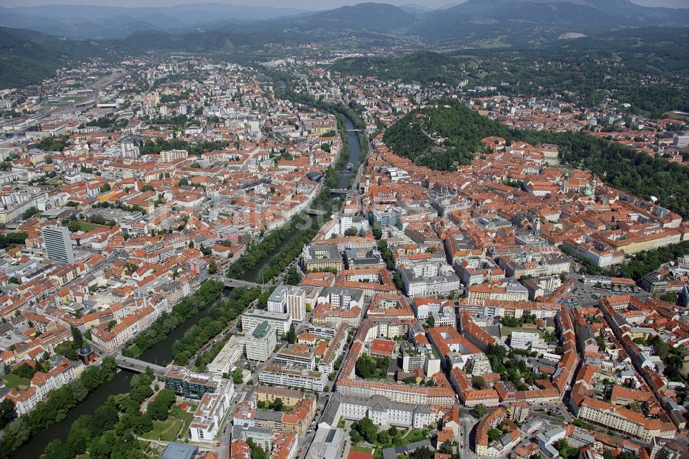 Graz aus der Vogelperspektive: Stadtansicht von Graz in der Steiermark