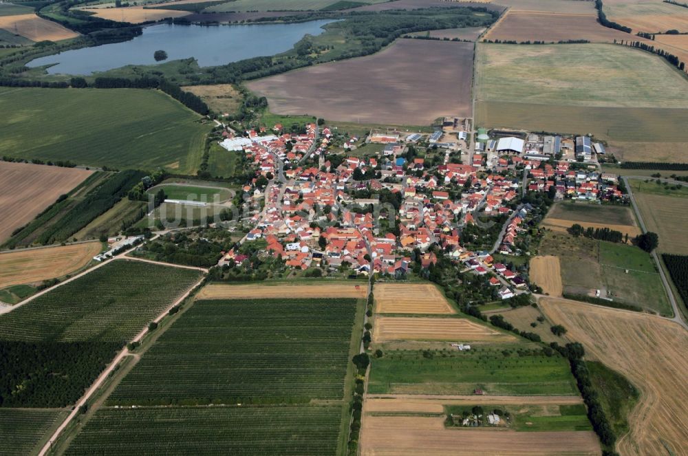 Großfahner von oben - Stadtansicht von Großfahner mit dem Stausee Talsperre Dachwig in Großfahner in Thüringen