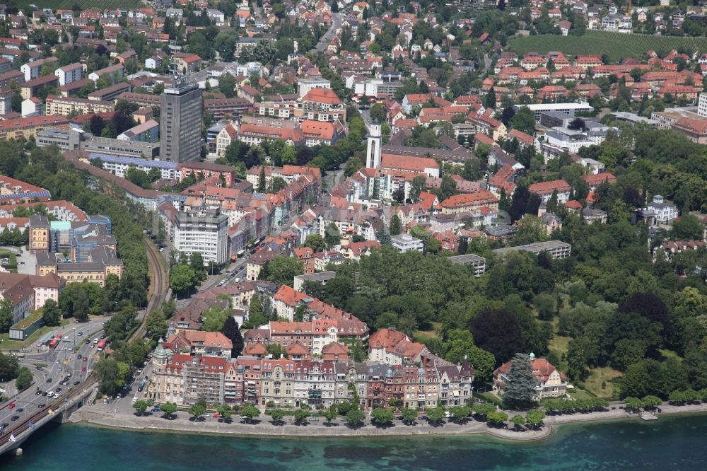 Konstanz aus der Vogelperspektive: Stadtansicht mit Hafen und Konzilgebäude am Ufer des Bodensees in Konstanz in Baden-Württemberg