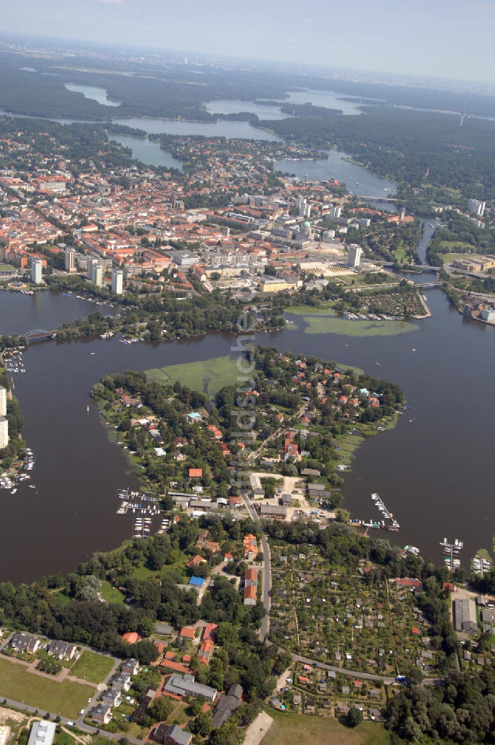 Potsdam aus der Vogelperspektive: Stadtansicht Halbinsel Hermannswerder in Potsdam