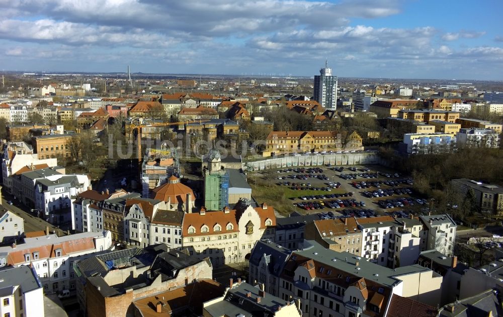 Halle aus der Vogelperspektive: Stadtansicht Halle-Saale mit historischem Stadtbad und Bürohochhaus im Bundesland Sachsen-Anhalt