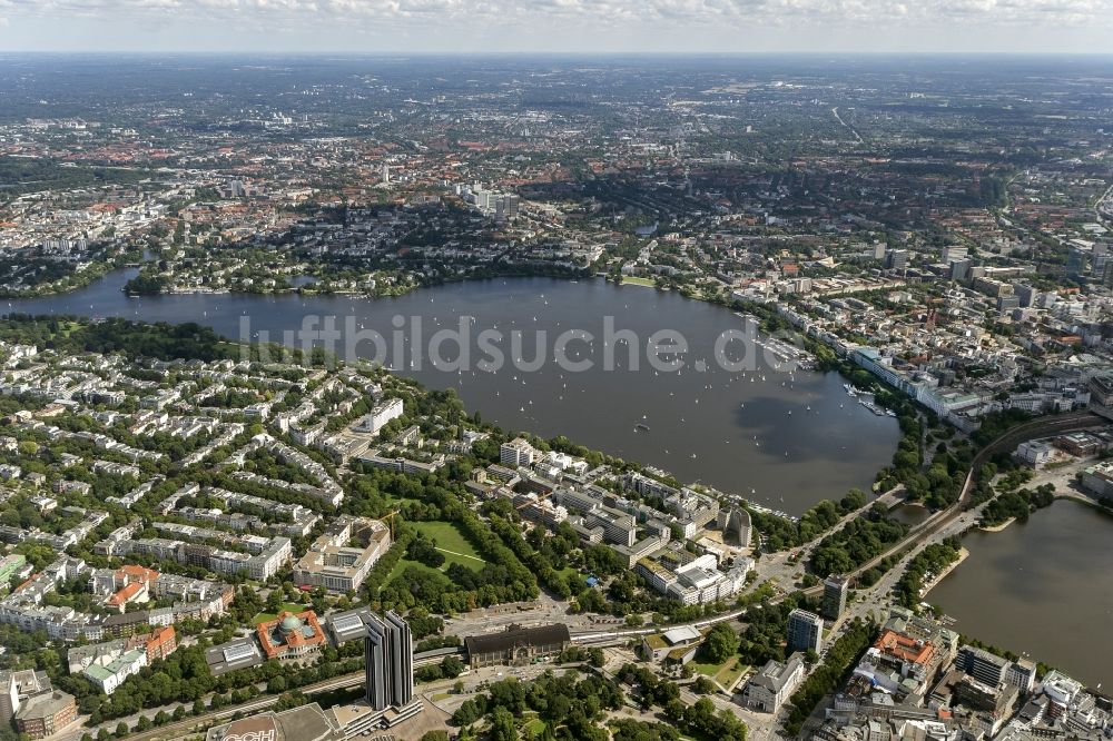 Luftbild Hamburg - Stadtansicht von Hamburg im Bereich der Gewässer Binnenalster und der Außenalster in Hamburg