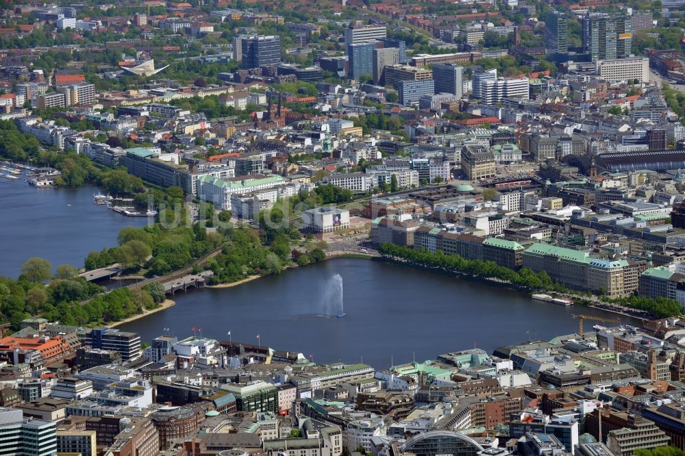 Luftbild Hamburg - Stadtansicht von Hamburg im Bereich der Gewässer Binnenalster und der Außenalster in Hamburg