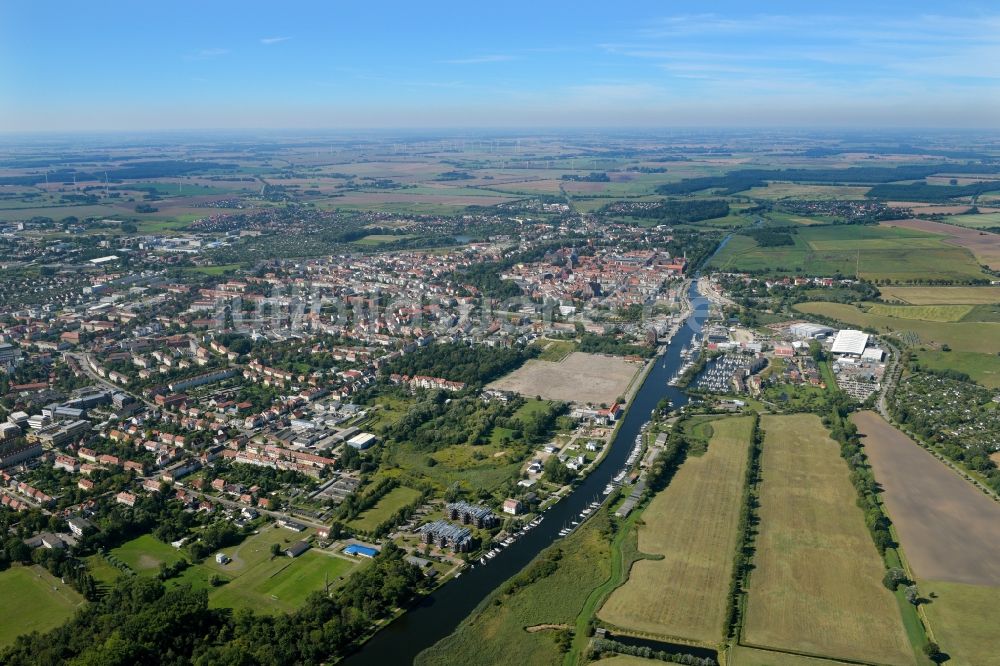 Greifswald aus der Vogelperspektive: Stadtansicht mit historischem Stadtzentrum der Hansestadt Greifswald an der Ryck im Bundesland Mecklenburg-Vorpommern