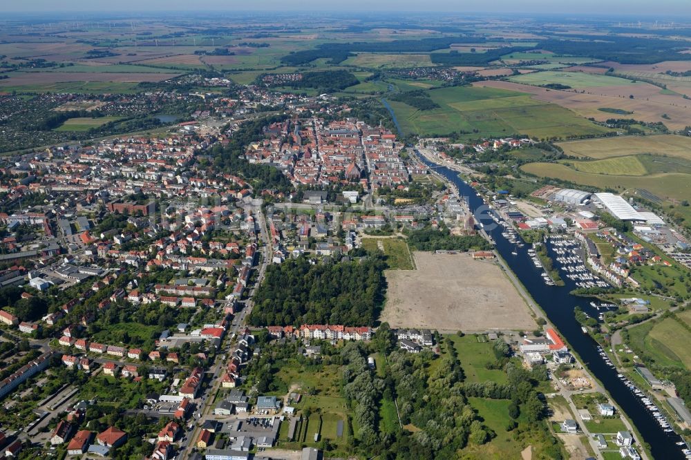 Luftaufnahme Greifswald - Stadtansicht mit historischem Stadtzentrum der Hansestadt Greifswald an der Ryck im Bundesland Mecklenburg-Vorpommern