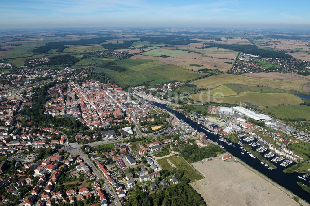 Greifswald von oben - Stadtansicht mit historischem Stadtzentrum der Hansestadt Greifswald an der Ryck im Bundesland Mecklenburg-Vorpommern