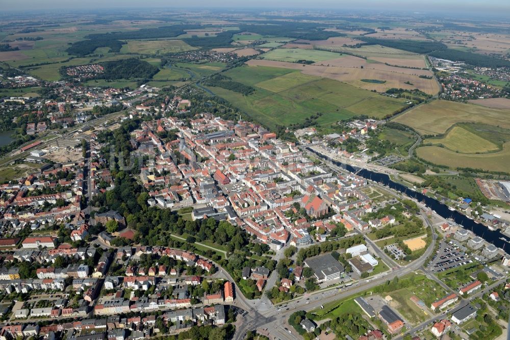 Greifswald von oben - Stadtansicht des historischen Stadtzentrum mit Jacobikirche und Dom St.Nikolai und Marktplatz der Hansestadt Greifswald im Bundesland Mecklenburg-Vorpommern