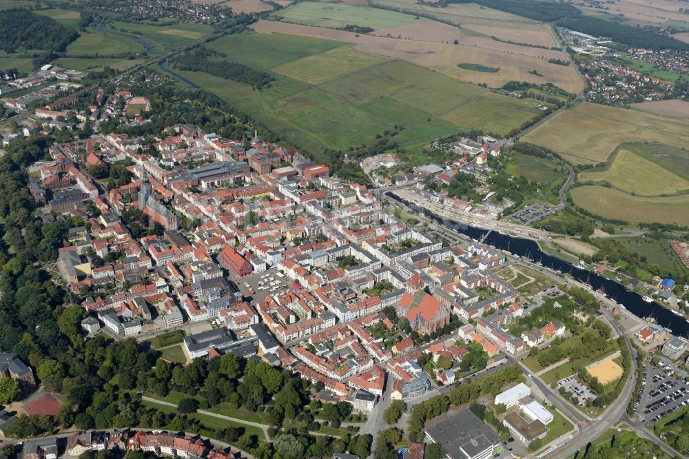 Luftbild Greifswald - Stadtansicht des historischen Stadtzentrum mit Jacobikirche und Dom St.Nikolai und Marktplatz der Hansestadt Greifswald im Bundesland Mecklenburg-Vorpommern