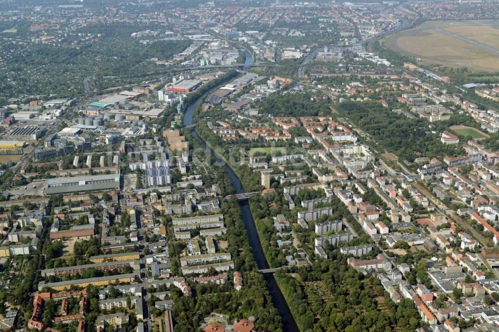 Luftbild Berlin - Stadtansicht der Industrie und Gewerbegebiete am Ufer des Teltowkanals in Britz in Berlin