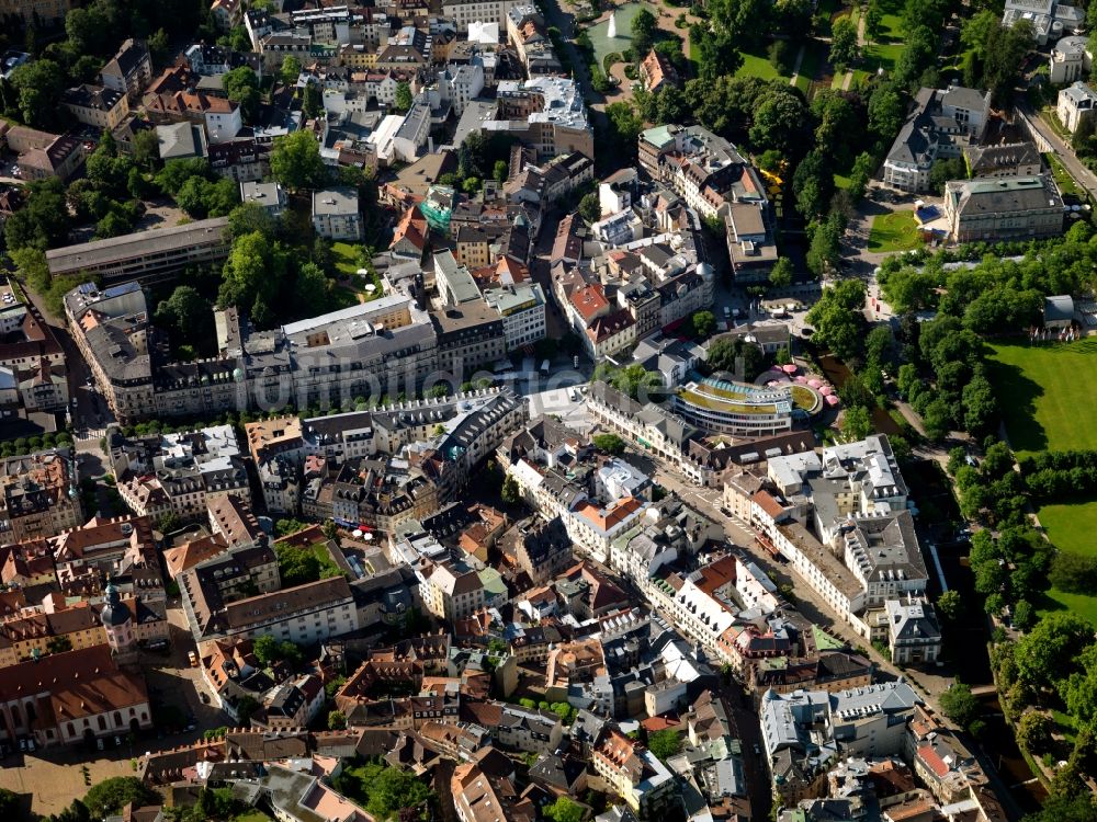 Baden-Baden aus der Vogelperspektive: Stadtansicht der Innenstadt von Baden-Baden im Bundesland Baden-Württemberg