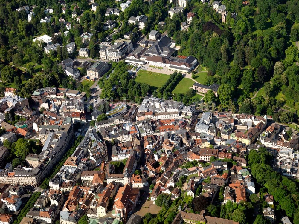 Luftbild Baden-Baden - Stadtansicht der Innenstadt von Baden-Baden im Bundesland Baden-Württemberg