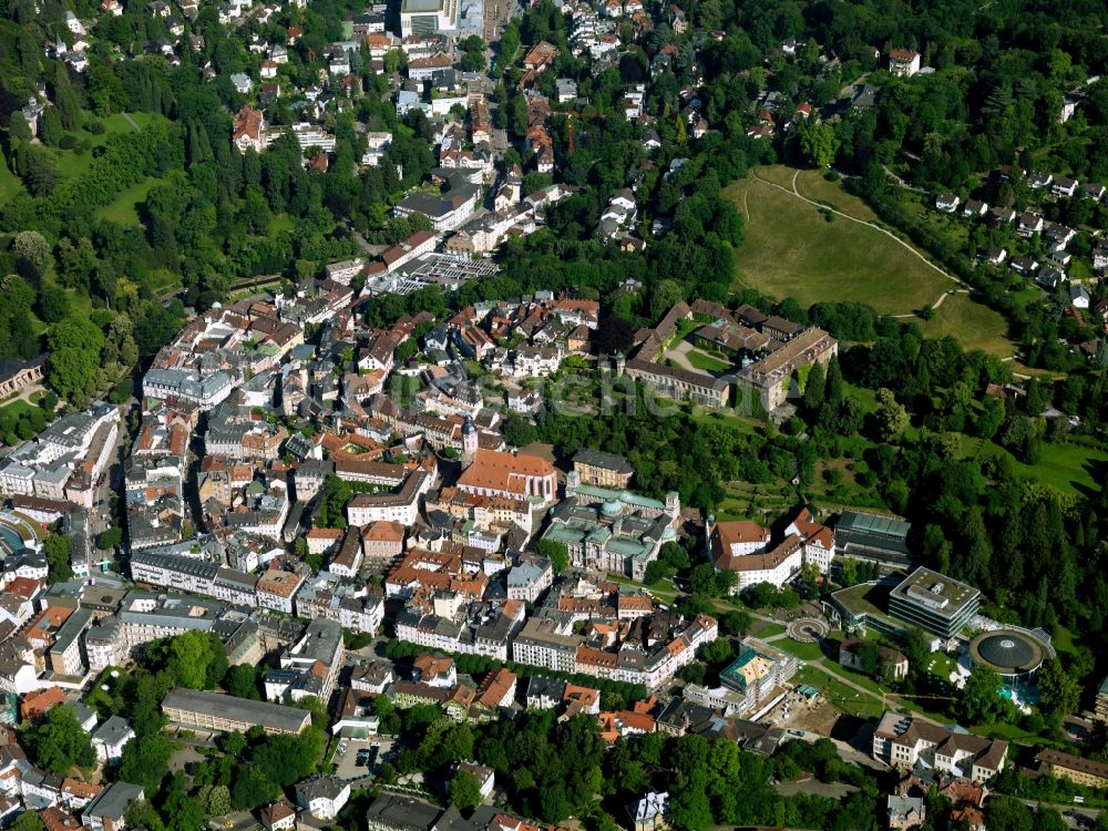 Baden-Baden von oben - Stadtansicht der Innenstadt von Baden-Baden im Bundesland Baden-Württemberg