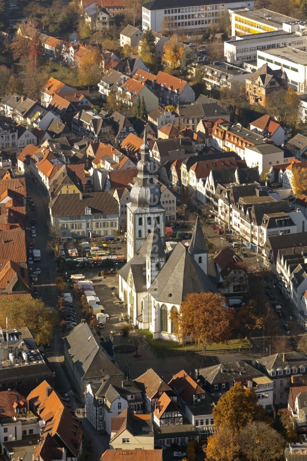 Luftbild Lippstadt - Stadtansicht vom Innenstadt Bereich am Marktplatz mit der Lippstädter Marienkirche in Lippstadt in der Soester Börde im Bundesland Nordrhein-Westfalen NRW