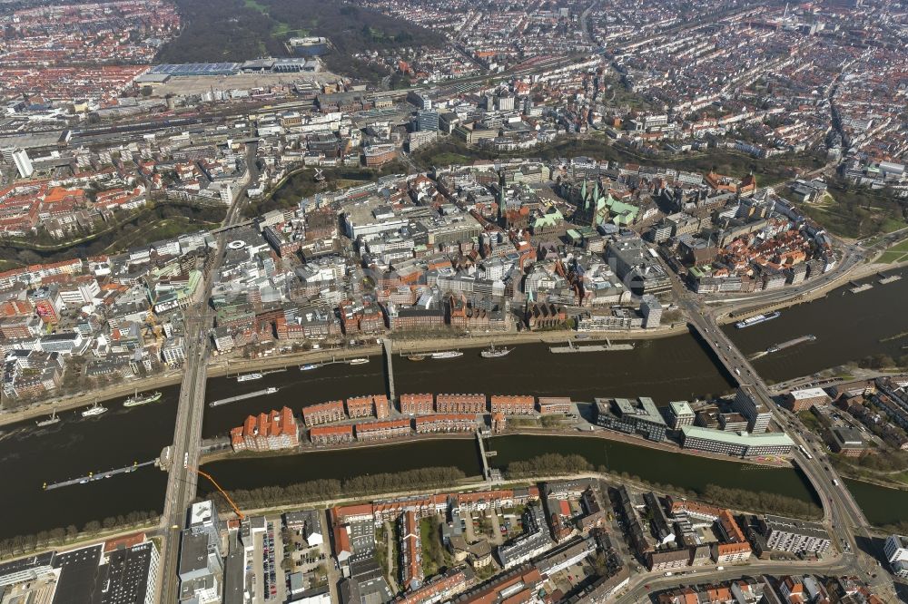 Luftaufnahme Bremen - Stadtansicht der Innenstadt an derAltstadtinsel Bremen zwischen Weser und Wallgraben