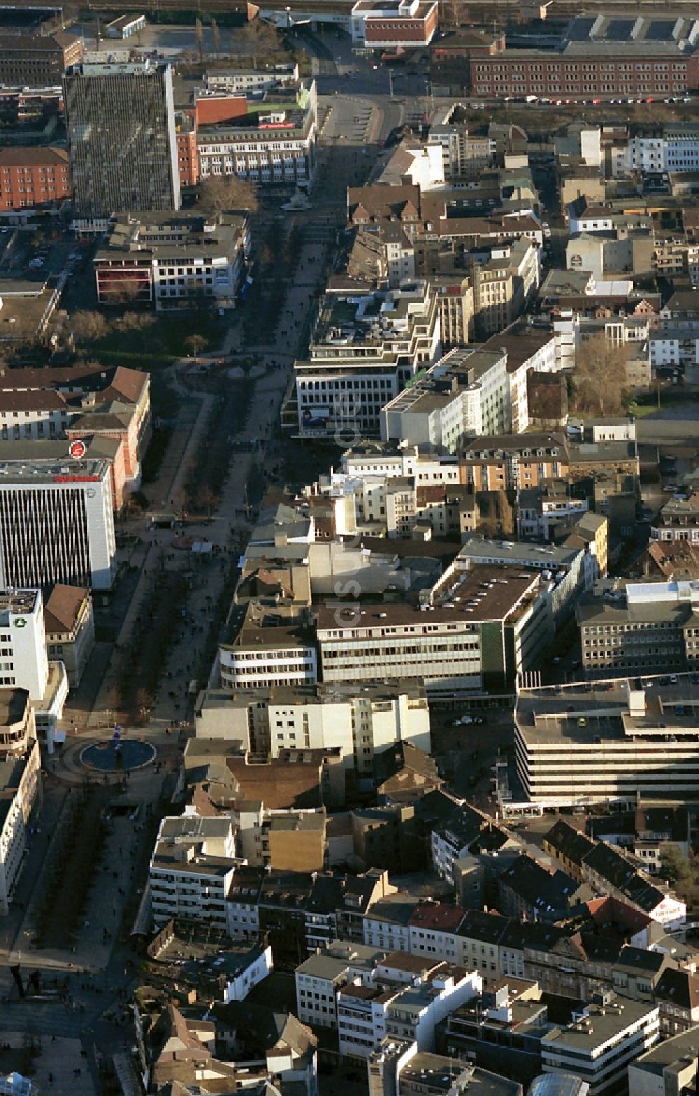 Luftbild Duisburg - Stadtansicht der Innenstadt Duisburgs entlang der Einkaufsstraße Königsstraße in Duisburg im Bundesland Nordrhein-Westfalen