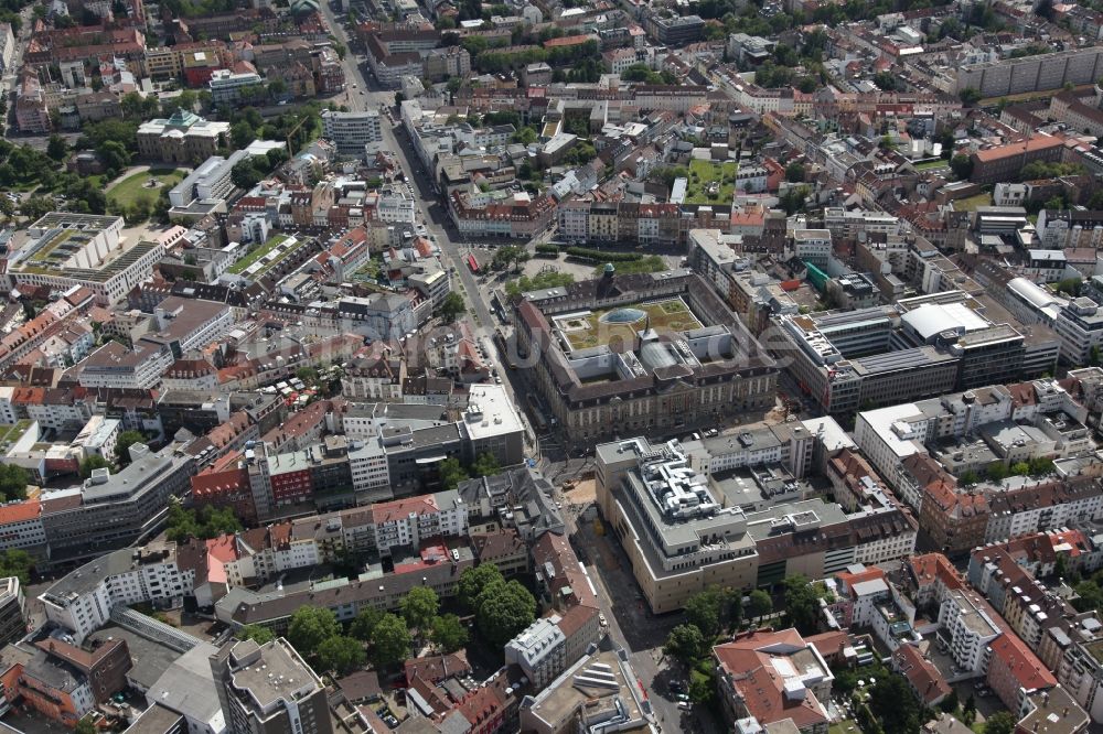 Luftaufnahme Karlsruhe - Stadtansicht der Innenstadt mit dem Einkaufszentrum Post Galerie in Karlsruhe im Bundesland Baden-Württemberg