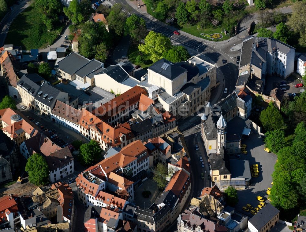 Luftaufnahme Altenburg - Stadtansicht der Innenstadt am Gebäude des Landestheater am Theaterplatz von Altenburg in Thüringen