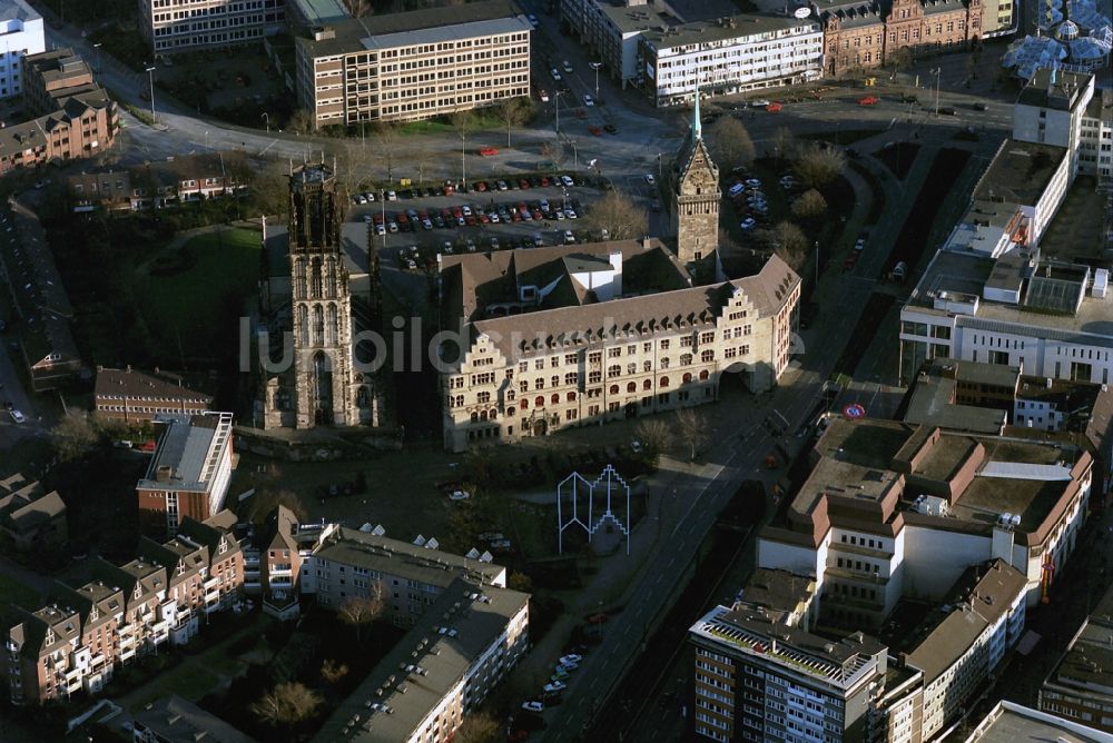 Luftaufnahme Duisburg - Stadtansicht der Innenstadt am Rathaus und der Salvatorkirche in Duisburg im Bundesland Nordrhein-Westfalen