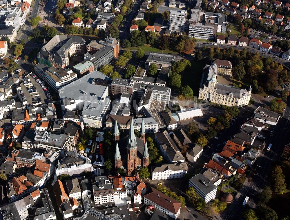 Oldenburg aus der Vogelperspektive: Stadtansicht der Innenstadt am Schloß und am Markt an der Evangelische Lambertikirche in Oldenburg im Bundesland Niedersachsen