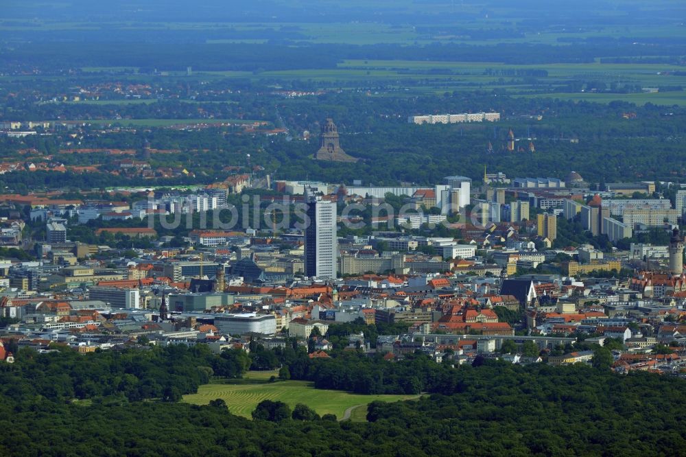 Luftaufnahme Leipzig - Stadtansicht der Innenstadt der sächsischen Großstadt mit dem Altstadt - Zentrum von Leipzig im Bundesland Sachsen