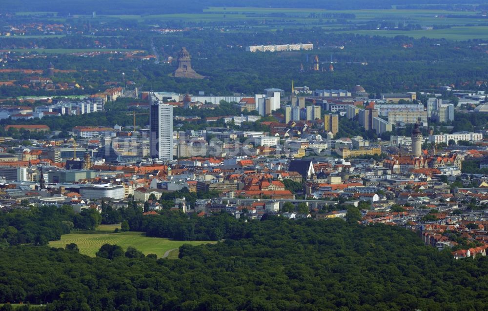 Leipzig aus der Vogelperspektive: Stadtansicht der Innenstadt der sächsischen Großstadt mit dem Altstadt - Zentrum von Leipzig im Bundesland Sachsen