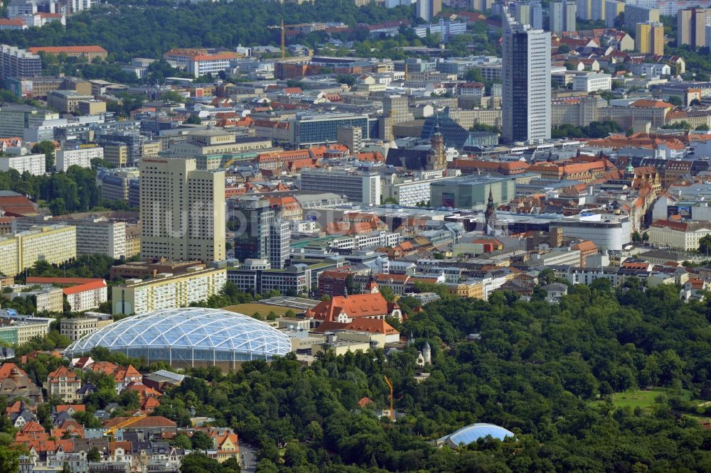 Luftaufnahme Leipzig - Stadtansicht der Innenstadt der sächsischen Großstadt mit dem Altstadt - Zentrum von Leipzig im Bundesland Sachsen