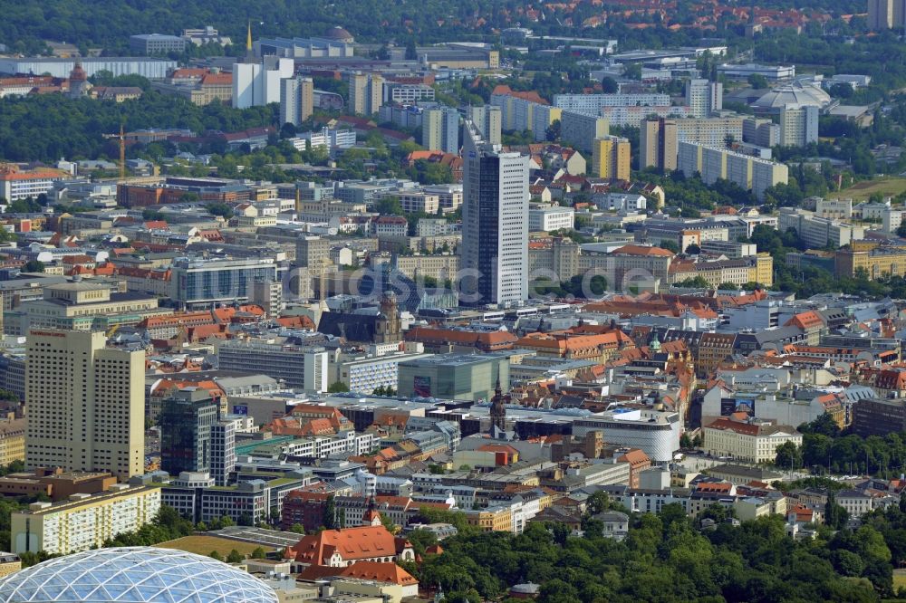 Leipzig aus der Vogelperspektive: Stadtansicht der Innenstadt der sächsischen Großstadt mit dem Altstadt - Zentrum von Leipzig im Bundesland Sachsen