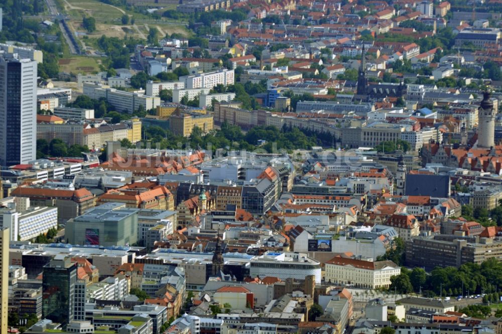 Luftaufnahme Leipzig - Stadtansicht der Innenstadt der sächsischen Großstadt mit dem Altstadt - Zentrum von Leipzig im Bundesland Sachsen