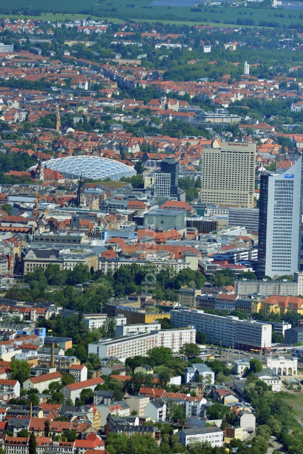 Luftaufnahme Leipzig - Stadtansicht der Innenstadt der sächsischen Großstadt mit dem Altstadt - Zentrum von Leipzig im Bundesland Sachsen