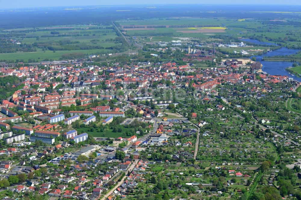 Wittenberge aus der Vogelperspektive: Stadtansicht der Innenstadt am Stadtzentrum von Wittenberge im Bundesland Brandenburg