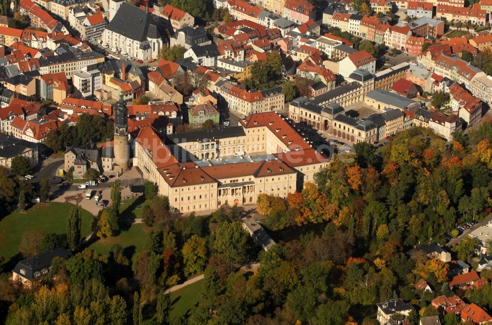 Luftaufnahme Weimar - Stadtansicht der Innenstadt mit dem Weimarer Stadtschloß am Burgplatz in Weimar in Thüringen