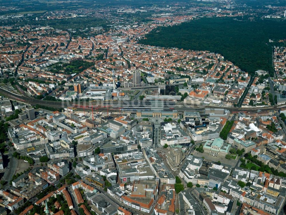 Hannover von oben - Stadtansicht vom Innenstadt- Zentrum am Hauptbahnhof der Deutschen Bahn in der Landeshauptstadt Hannover im Bundesland Niedersachsen