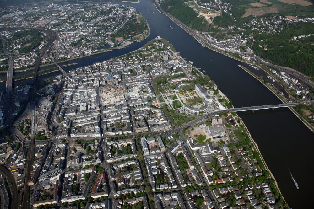 Luftbild Koblenz OT Pfaffendorf - Stadtansicht vom Innenstadt- Zentrum der südlichen Vorstadt am Ufer des Rhein in Koblenz im Bundesland Rheinland-Pfalz