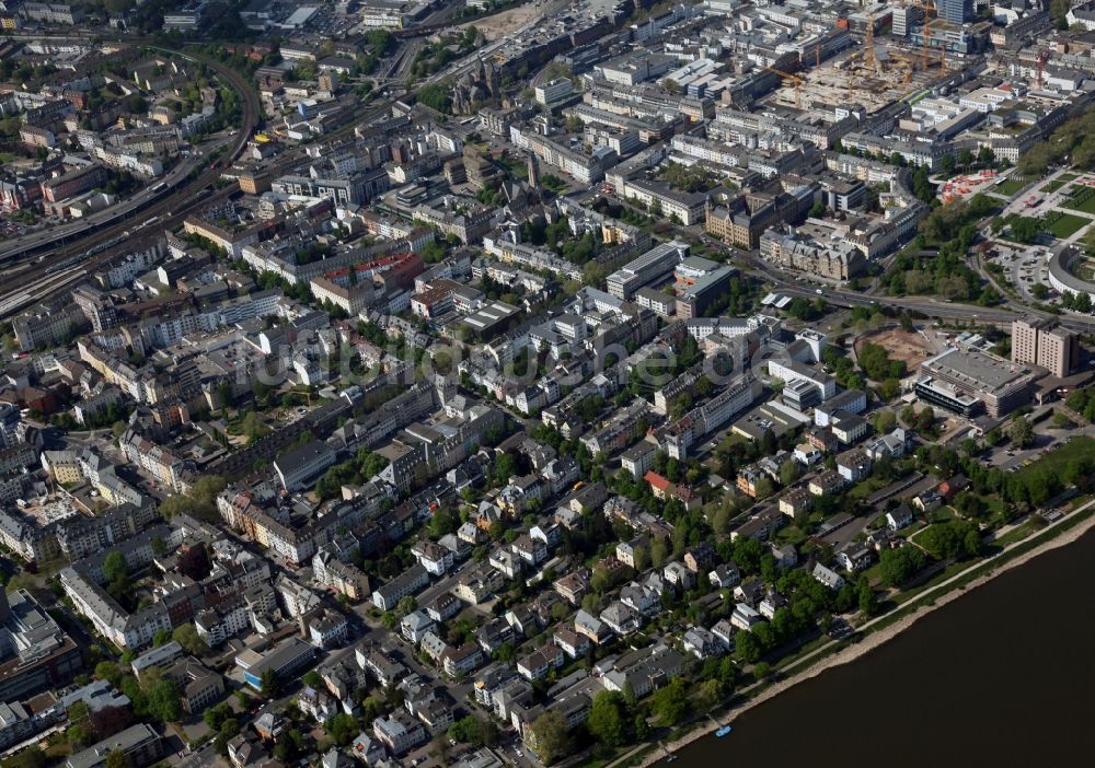 Koblenz OT Pfaffendorf aus der Vogelperspektive: Stadtansicht vom Innenstadt- Zentrum der südlichen Vorstadt am Ufer des Rhein in Koblenz im Bundesland Rheinland-Pfalz