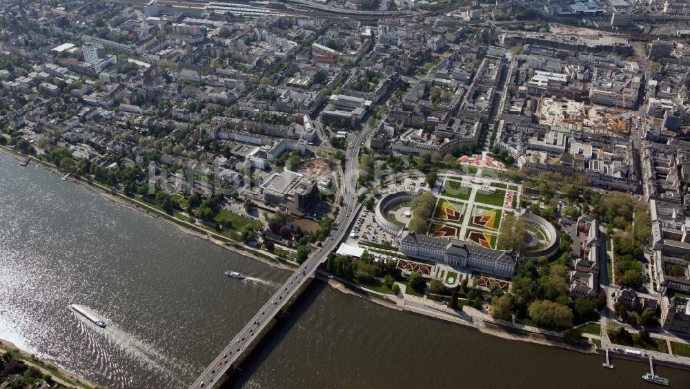 Luftaufnahme Koblenz OT Pfaffendorf - Stadtansicht vom Innenstadt- Zentrum der südlichen Vorstadt am Ufer des Rhein in Koblenz im Bundesland Rheinland-Pfalz