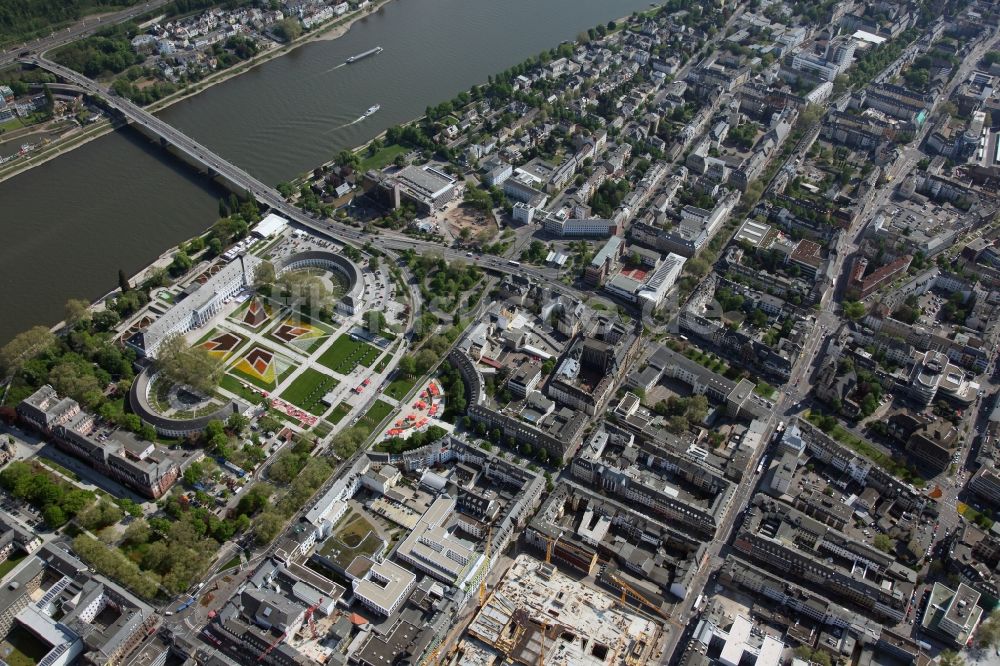 Koblenz OT Pfaffendorf aus der Vogelperspektive: Stadtansicht vom Innenstadt- Zentrum der südlichen Vorstadt am Ufer des Rhein in Koblenz im Bundesland Rheinland-Pfalz