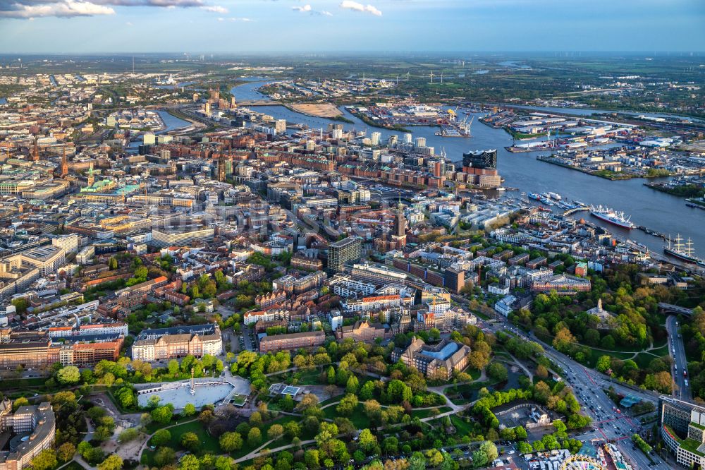 Luftaufnahme Hamburg - Stadtansicht vom Innenstadtbereich der Altstadt in Hamburg, Deutschland