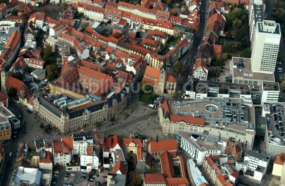 Erfurt von oben - Stadtansicht vom Innenstadtbereich am Anger mit Hauptpost , Kaufmannskirche und Einkaufszentrum Anger 1 in Erfurt im Bundesland Thüringen