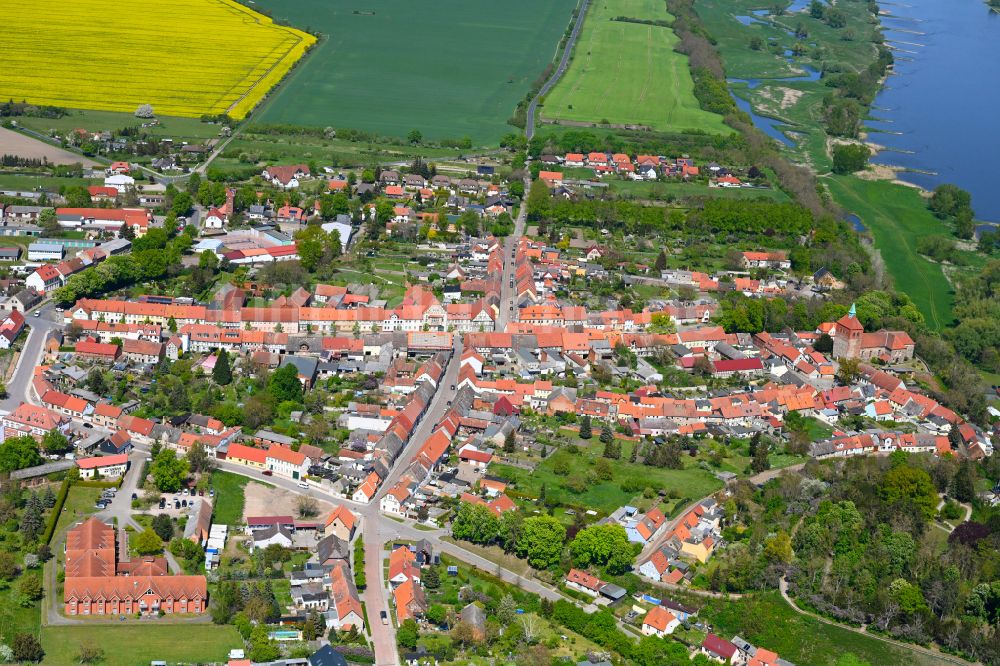 Arneburg von oben - Stadtansicht vom Innenstadtbereich in Arneburg im Bundesland Sachsen-Anhalt, Deutschland