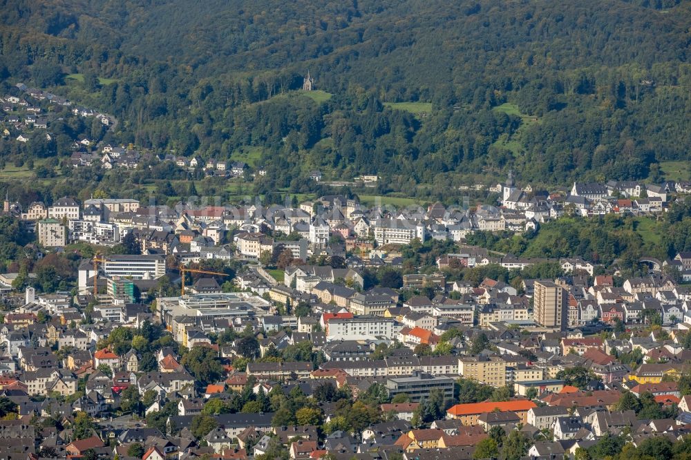 Arnsberg aus der Vogelperspektive: Stadtansicht vom Innenstadtbereich in Arnsberg im Bundesland Nordrhein-Westfalen, Deutschland