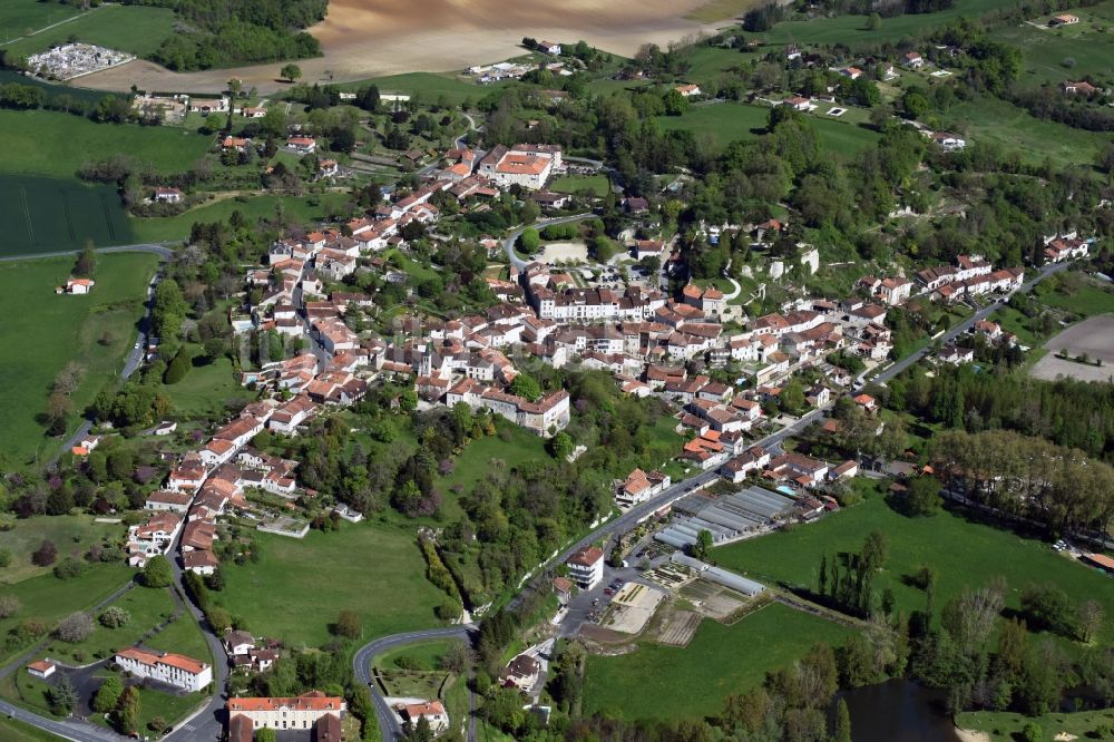 Luftbild Aubeterre-sur-Dronne - Stadtansicht vom Innenstadtbereich in Aubeterre-sur-Dronne in Aquitaine Limousin Poitou-Charentes, Frankreich