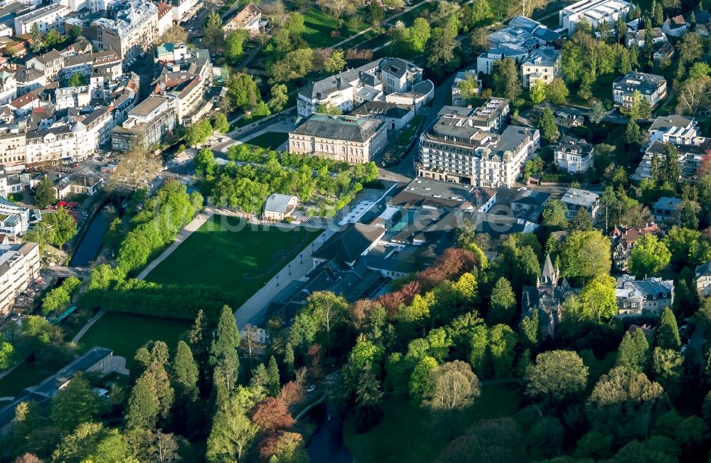 Baden-Baden von oben - Stadtansicht vom Innenstadtbereich in Baden-Baden im Bundesland Baden-Württemberg, Deutschland