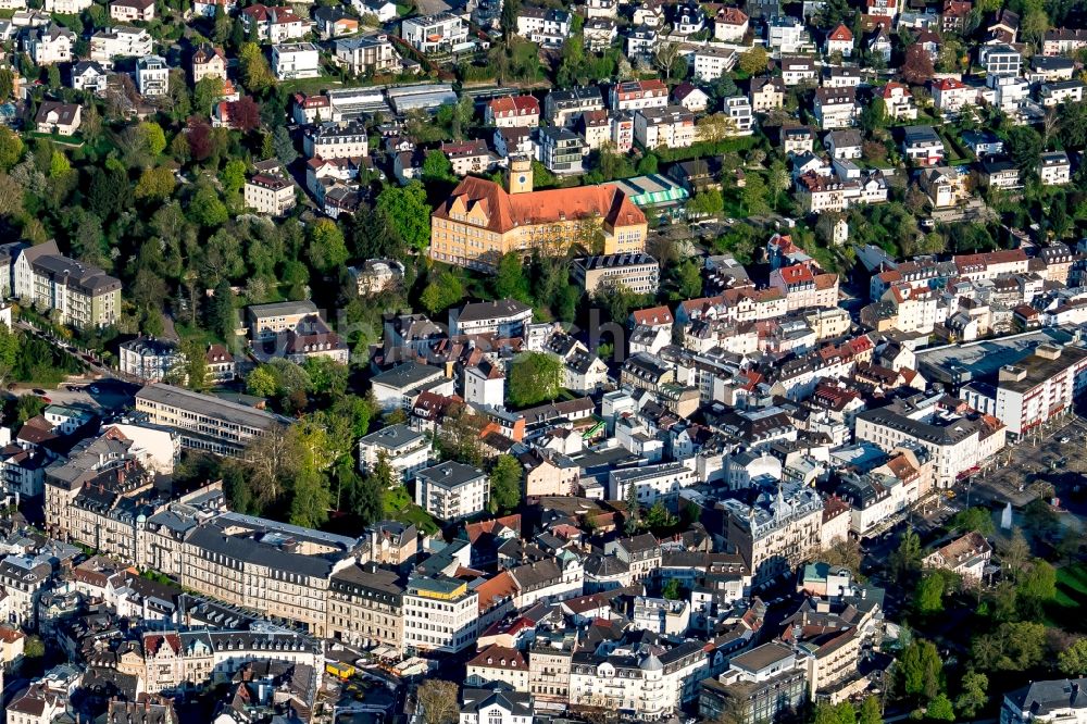 Baden-Baden aus der Vogelperspektive: Stadtansicht vom Innenstadtbereich in Baden-Baden im Bundesland Baden-Württemberg, Deutschland