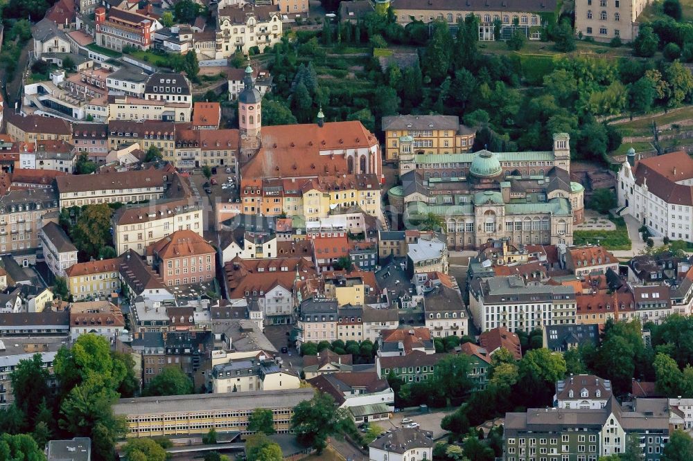 Baden-Baden von oben - Stadtansicht vom Innenstadtbereich in Baden-Baden im Bundesland Baden-Württemberg, Deutschland