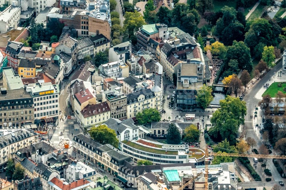 Baden-Baden aus der Vogelperspektive: Stadtansicht vom Innenstadtbereich in Baden-Baden im Bundesland Baden-Württemberg, Deutschland