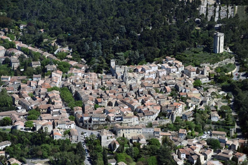 Barbentane von oben - Stadtansicht vom Innenstadtbereich in Barbentane in Provence-Alpes-Cote d'Azur, Frankreich