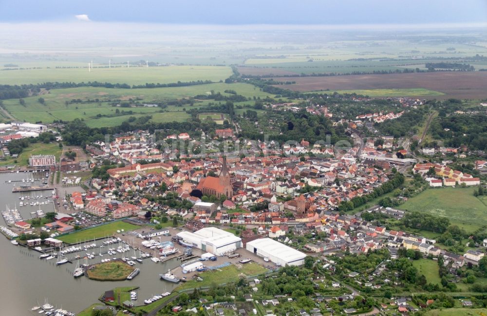 Barth von oben - Stadtansicht vom Innenstadtbereich in Barth im Bundesland Mecklenburg-Vorpommern, Deutschland