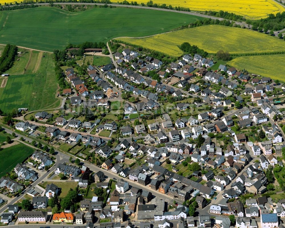 Bassenheim von oben - Stadtansicht vom Innenstadtbereich in Bassenheim im Bundesland Rheinland-Pfalz