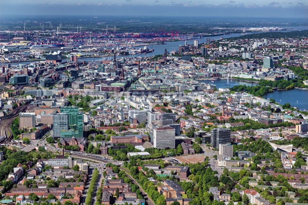 Hamburg von oben - Stadtansicht vom Innenstadtbereich Beim Strohhause im Ortsteil Sankt Georg in Hamburg, Deutschland